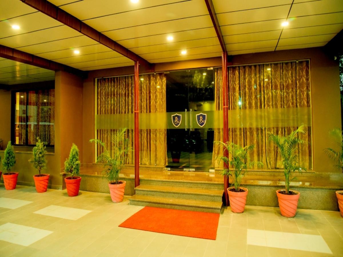 Royal Inn Khandwa Экстерьер фото