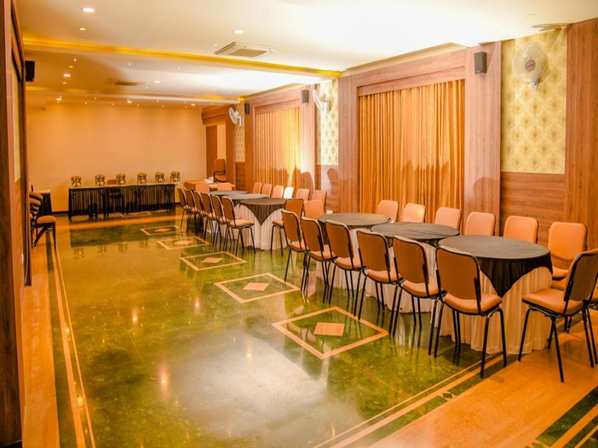 Royal Inn Khandwa Экстерьер фото