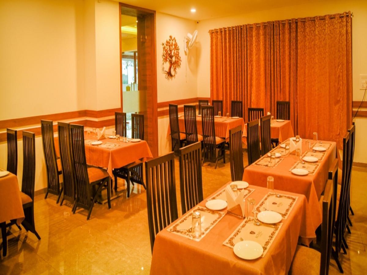 Royal Inn Khandwa Экстерьер фото