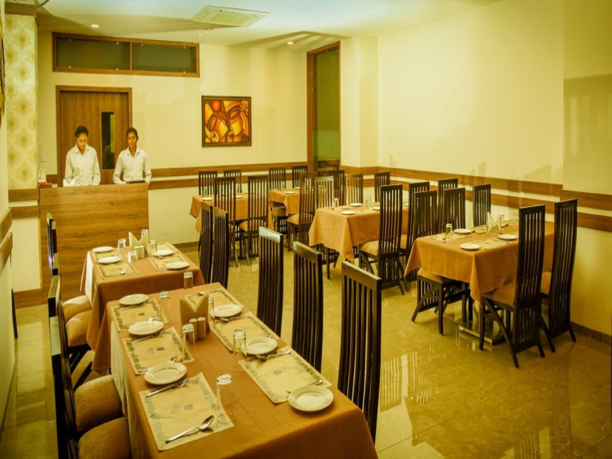 Royal Inn Khandwa Экстерьер фото