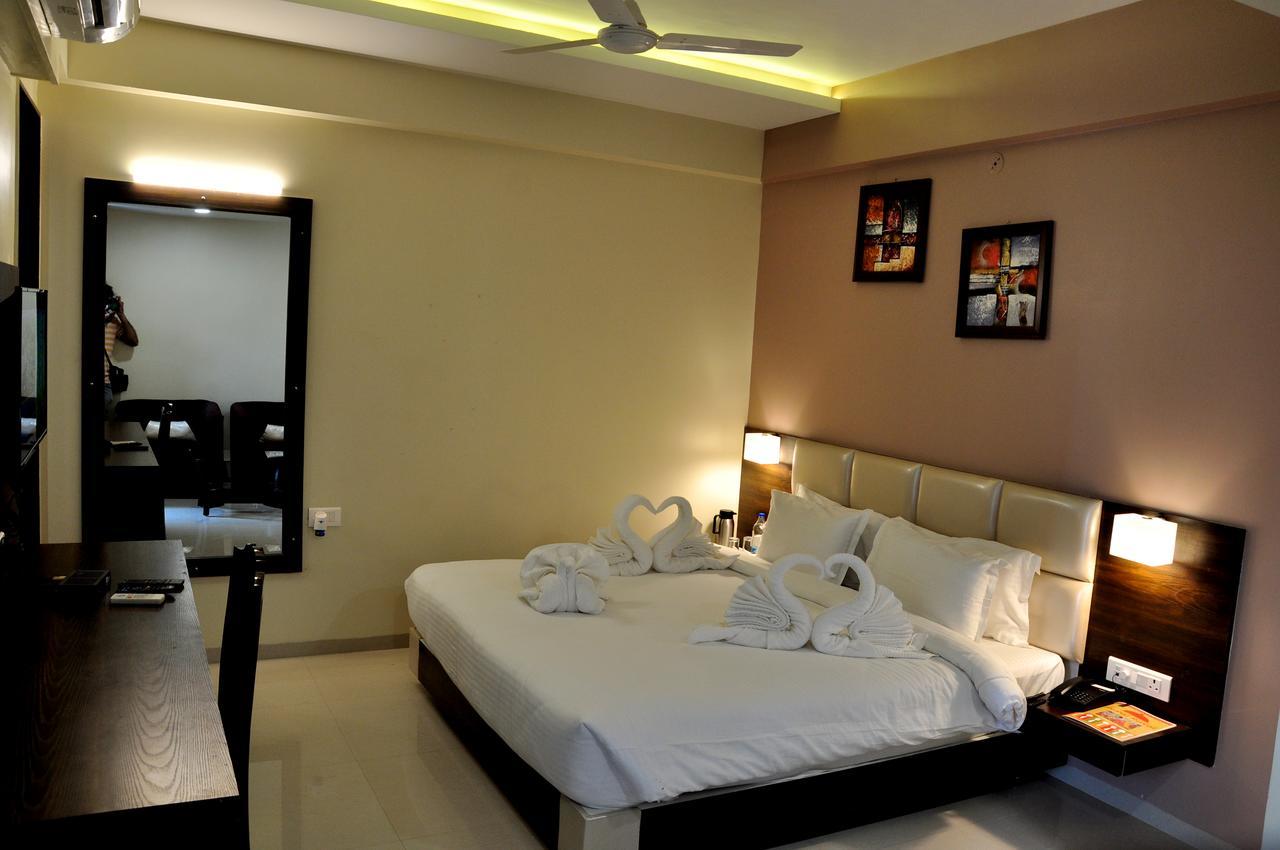 Royal Inn Khandwa Экстерьер фото