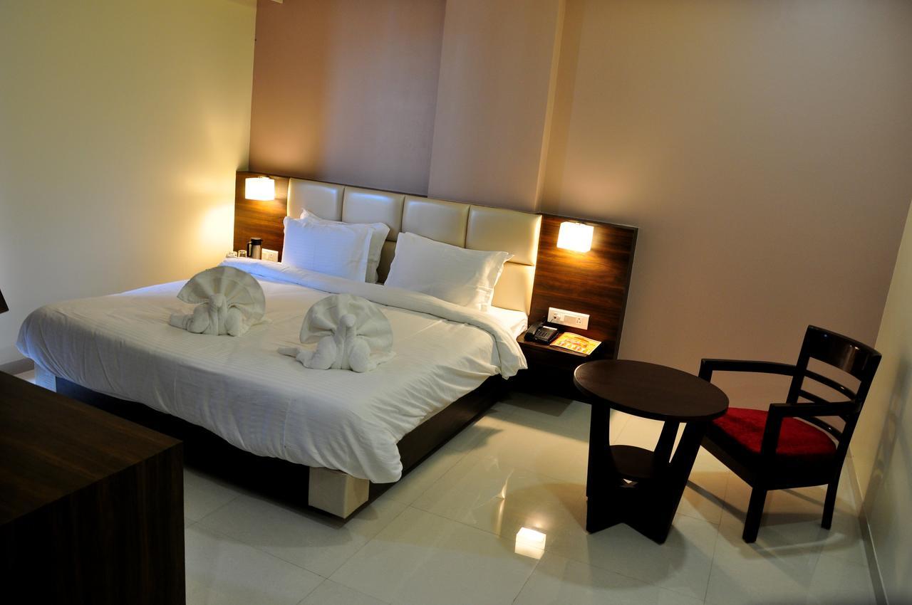Royal Inn Khandwa Экстерьер фото
